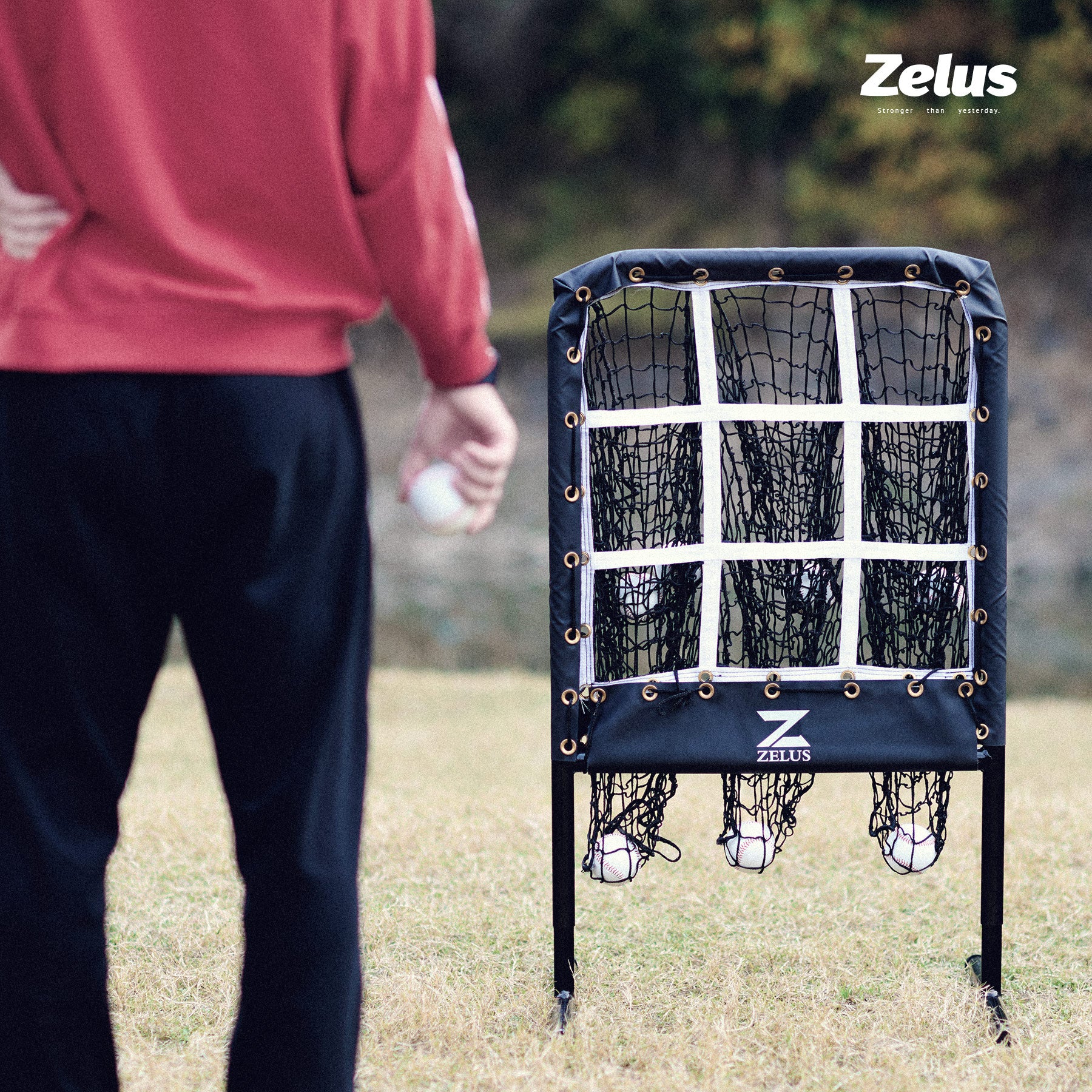 Zelus archery target stand with black and gold design